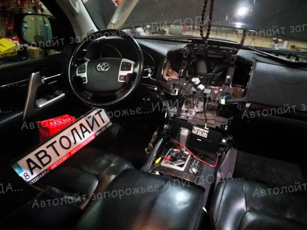 Land Cruiser 200 замена штатной магнитолы на Гейзер