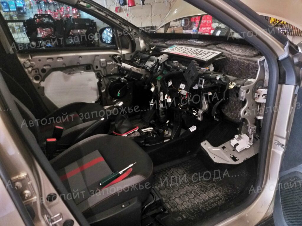 Renault duster шумоизоляция двери, торпеды. 4 🚩AVTOLIGHT🚩КАЧЕСТВО&nbsp;💯‼ Студия Автолайт Качественный автосвет в Запорожье