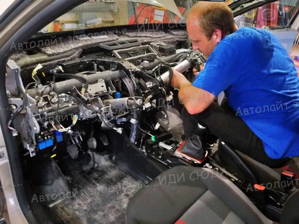 Renault duster шумоизоляция двери, торпеды.