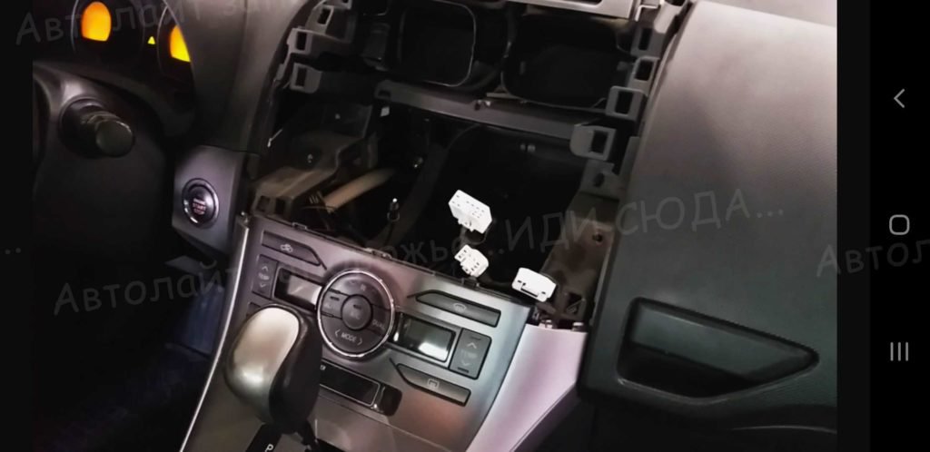 Toyota Auris замена штатной мультимедиа и установка камеры заднего хода с функцией поворота и Led подсветкой. 4 🚩AVTOLIGHT🚩КАЧЕСТВО 💯‼ студия "Автолайт" Качественный автосвет в Запорожье