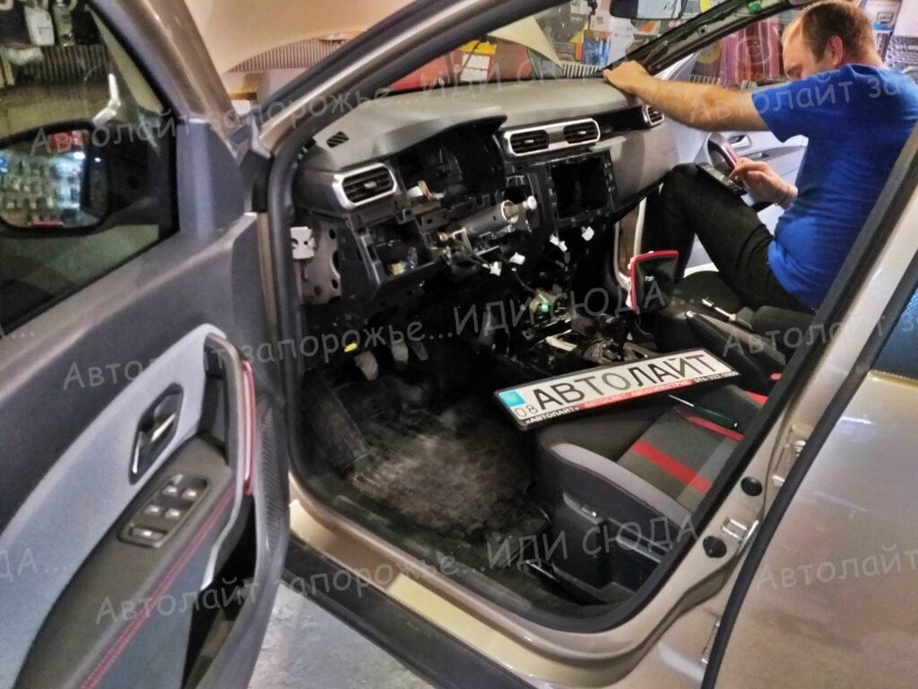Renault duster шумоизоляция двери, торпеды. 2 🚩AVTOLIGHT🚩КАЧЕСТВО 💯‼ студия "Автолайт" Качественный автосвет в Запорожье